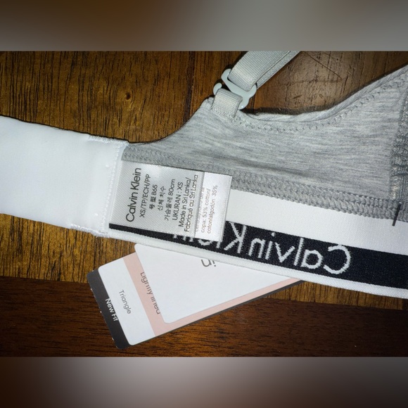 NWT CLAVIN KLEIN  2 WAY STRAPS CONVENCIONAL & Cross back SIZE XS pad removal - Picture 5 of 6